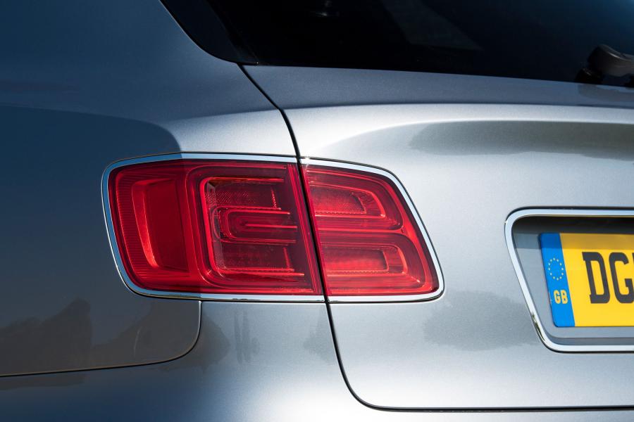Детали экстерьера Bentley Bentayga V8 2018 года  (UK) (фото 7 из 28)